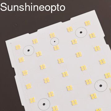 150W SMD 3030 LED PCB Board 91% Transmittance Optics Array Lens pour le module de lumière de rue LED